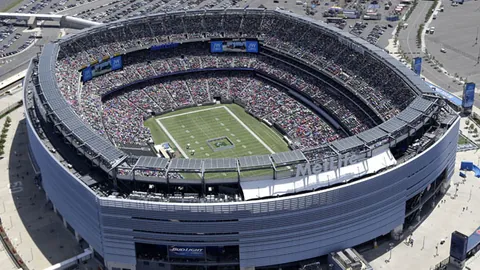 国足惊险逃过一劫！多萨里精准脚后跟助攻，沙特后卫纳瓦夫射门击中横梁